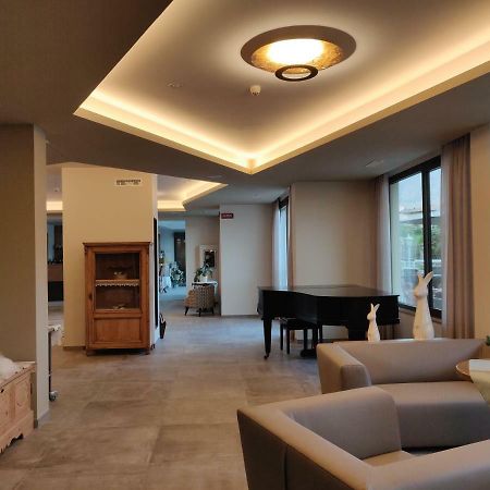 Hotel Ambassador Levico Terme Bagian luar foto