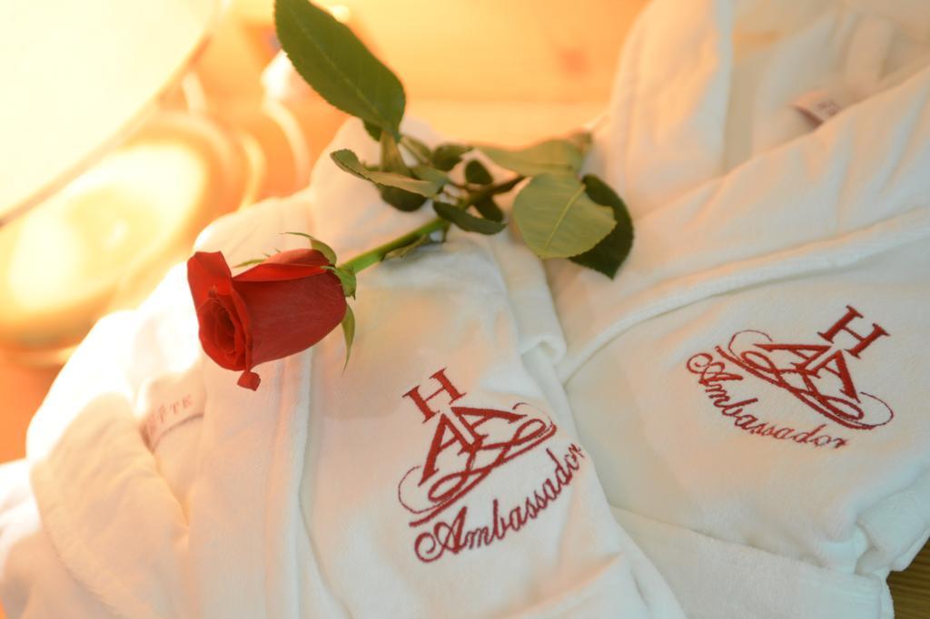 Hotel Ambassador Levico Terme Bagian luar foto