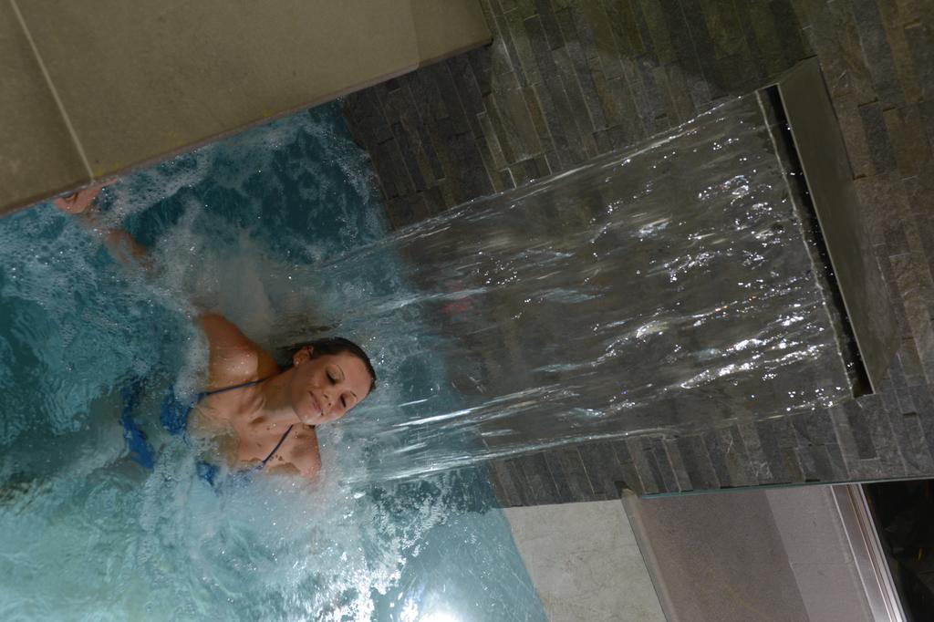 Hotel Ambassador Levico Terme Bagian luar foto