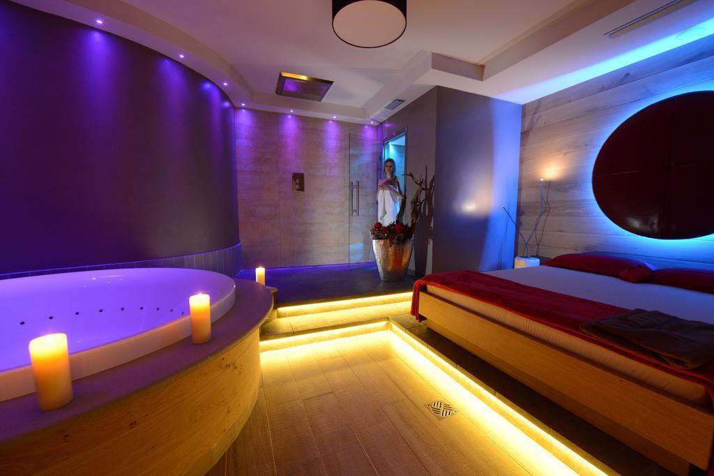 Hotel Ambassador Levico Terme Bagian luar foto