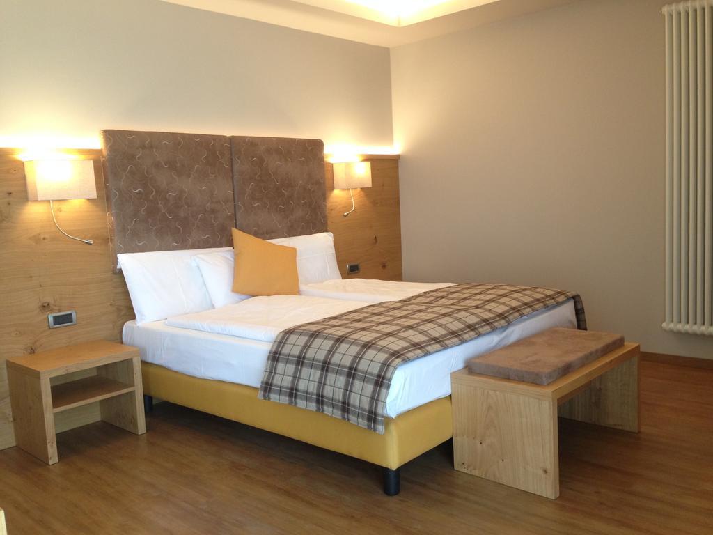 Hotel Ambassador Levico Terme Bagian luar foto