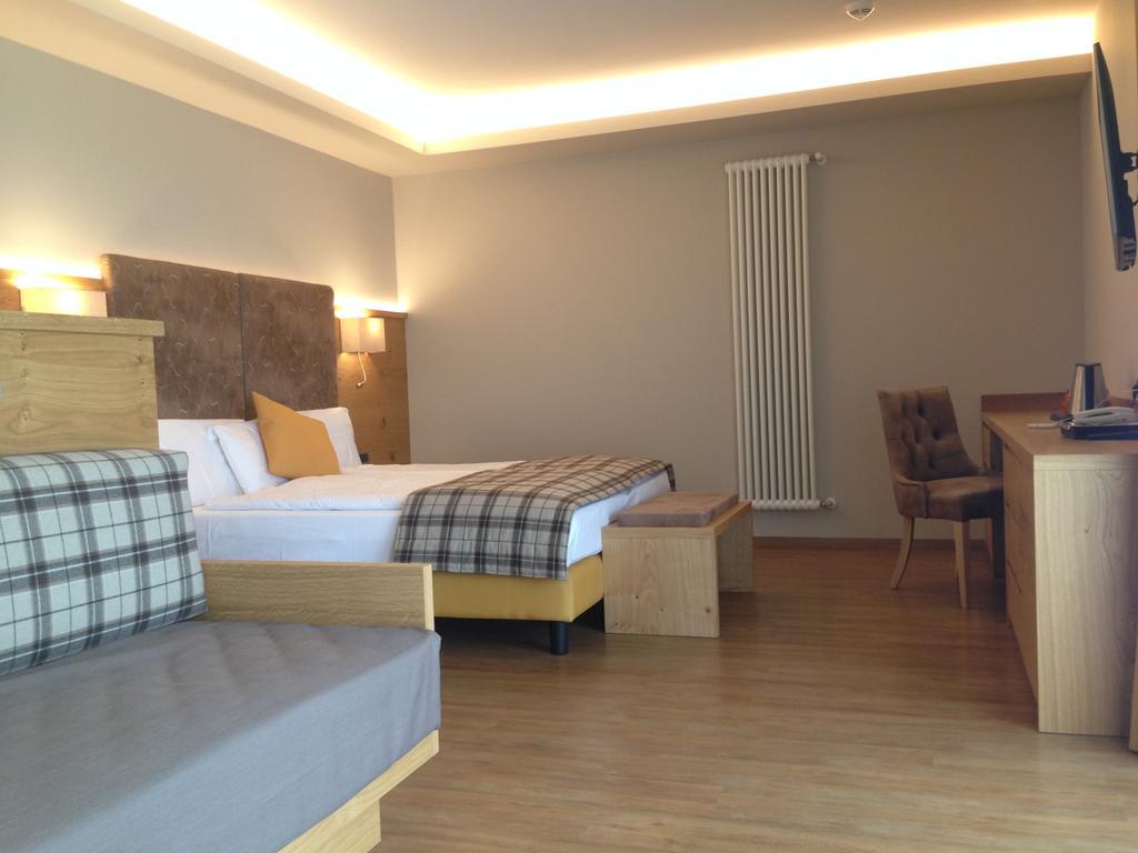 Hotel Ambassador Levico Terme Bagian luar foto