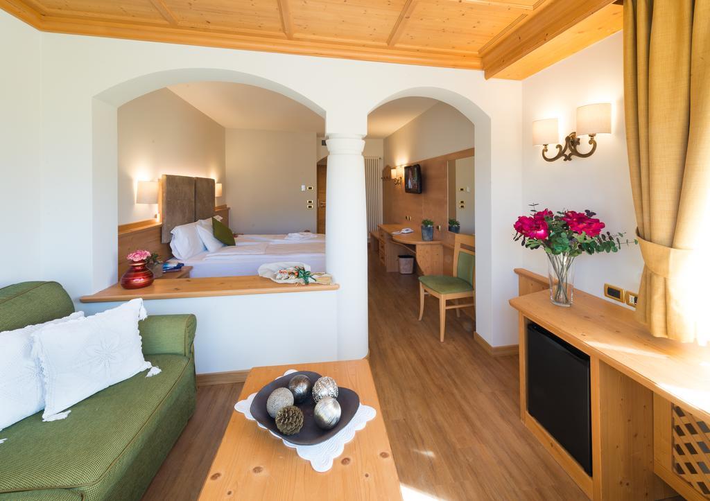 Hotel Ambassador Levico Terme Bagian luar foto