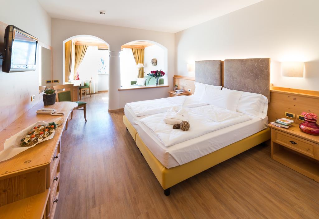 Hotel Ambassador Levico Terme Bagian luar foto