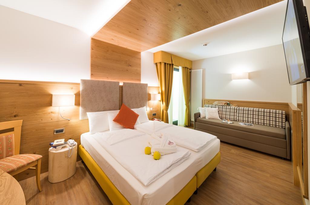 Hotel Ambassador Levico Terme Bagian luar foto