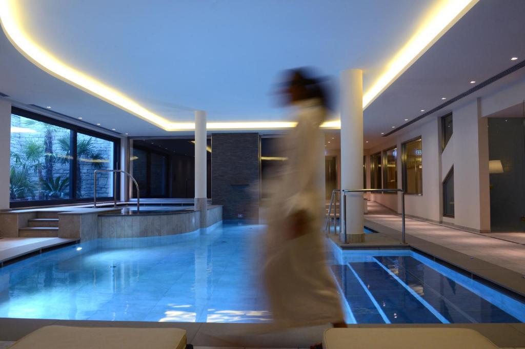 Hotel Ambassador Levico Terme Bagian luar foto