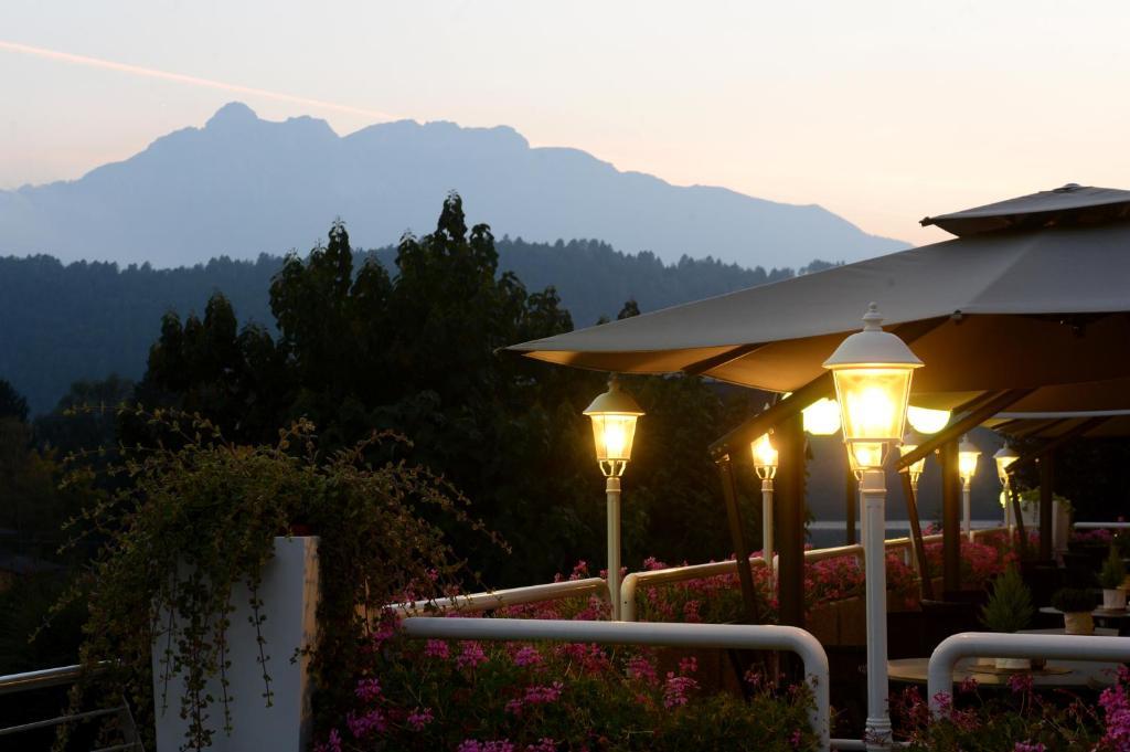 Hotel Ambassador Levico Terme Bagian luar foto