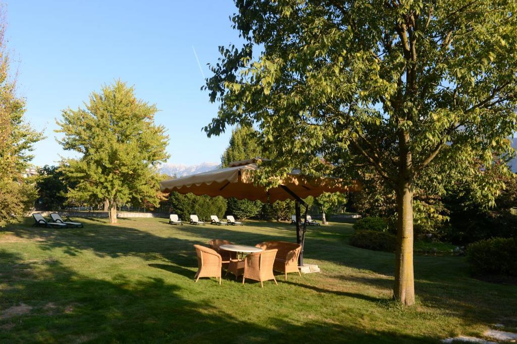 Hotel Ambassador Levico Terme Bagian luar foto