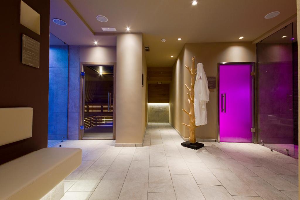 Hotel Ambassador Levico Terme Bagian luar foto