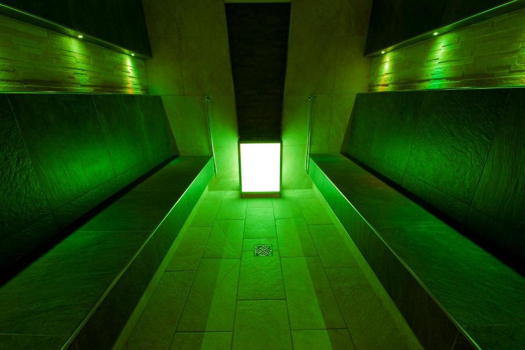 Hotel Ambassador Levico Terme Bagian luar foto