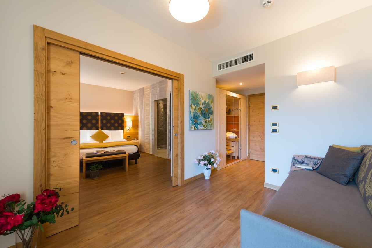 Hotel Ambassador Levico Terme Bagian luar foto