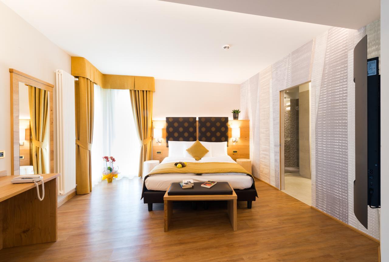 Hotel Ambassador Levico Terme Bagian luar foto