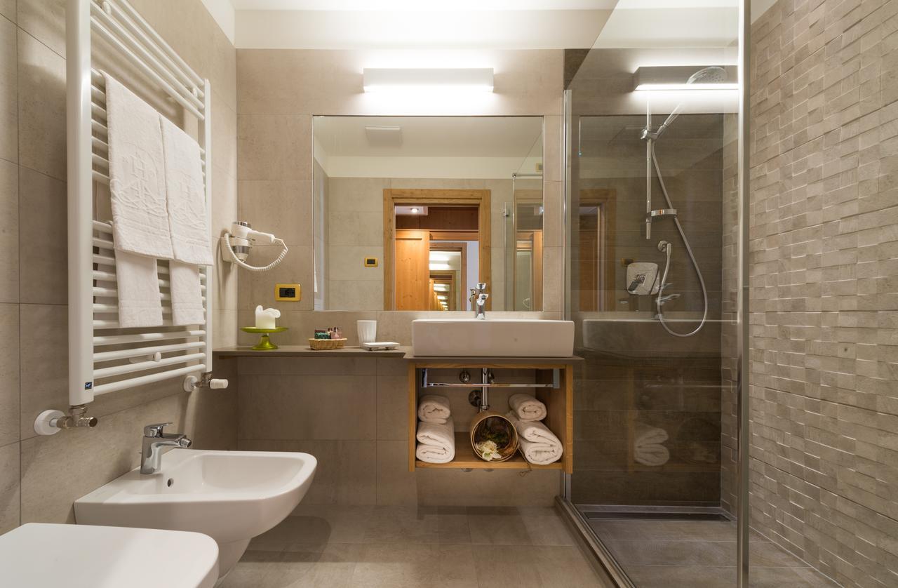 Hotel Ambassador Levico Terme Bagian luar foto