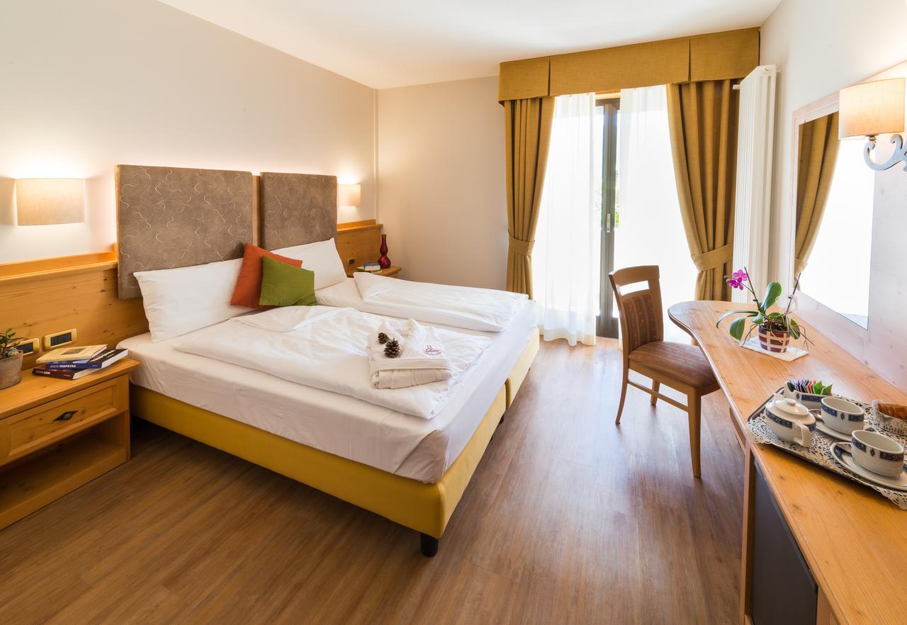 Hotel Ambassador Levico Terme Bagian luar foto