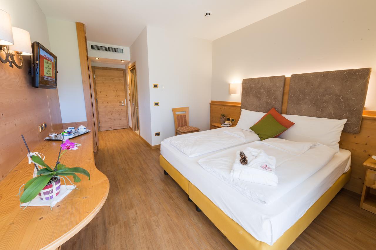 Hotel Ambassador Levico Terme Bagian luar foto