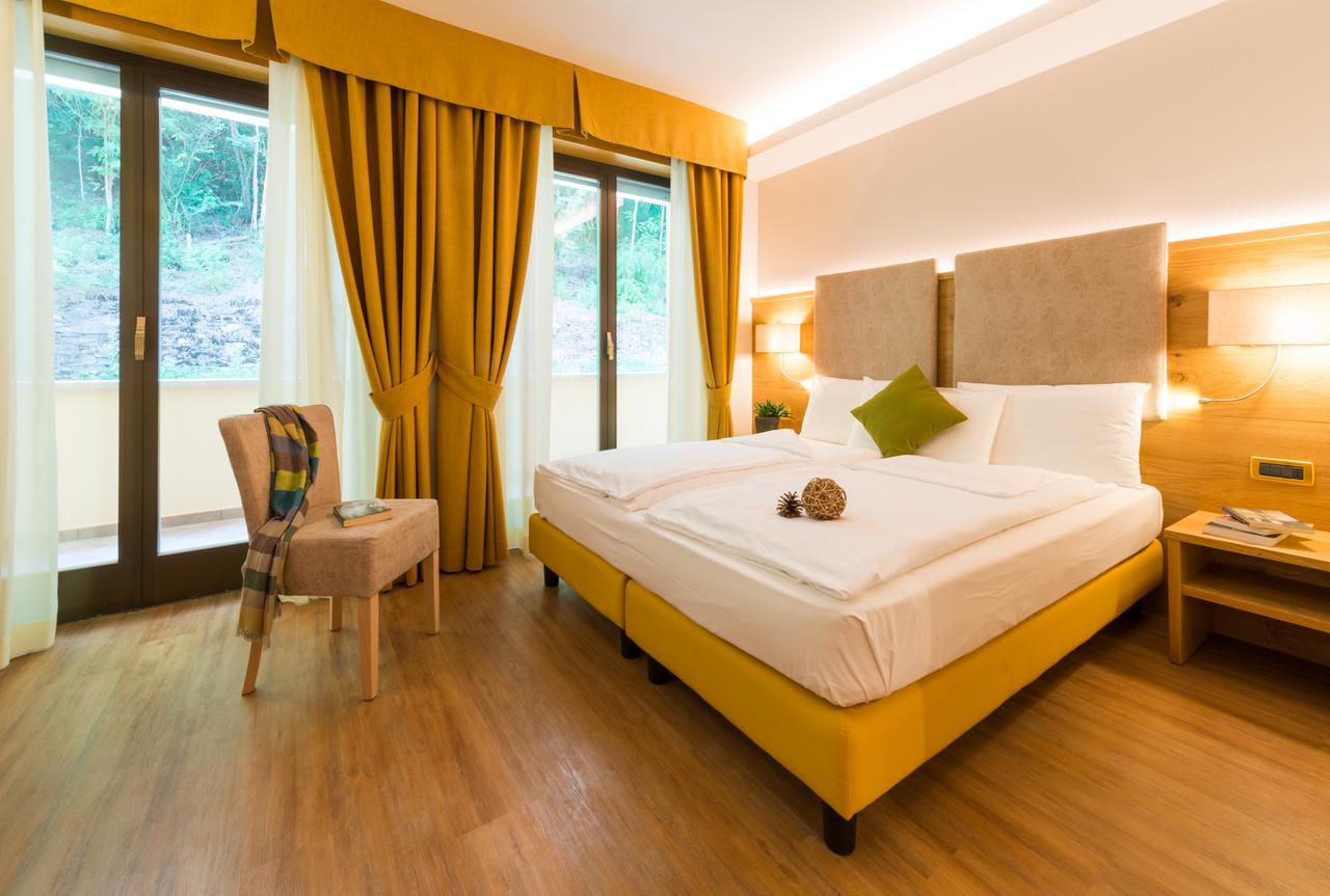 Hotel Ambassador Levico Terme Bagian luar foto