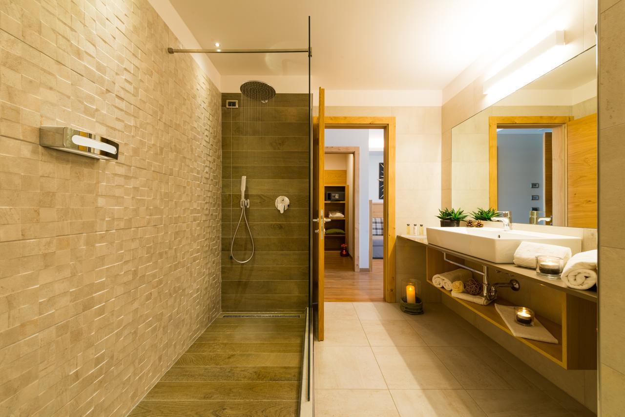 Hotel Ambassador Levico Terme Bagian luar foto