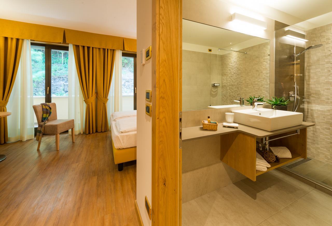 Hotel Ambassador Levico Terme Bagian luar foto