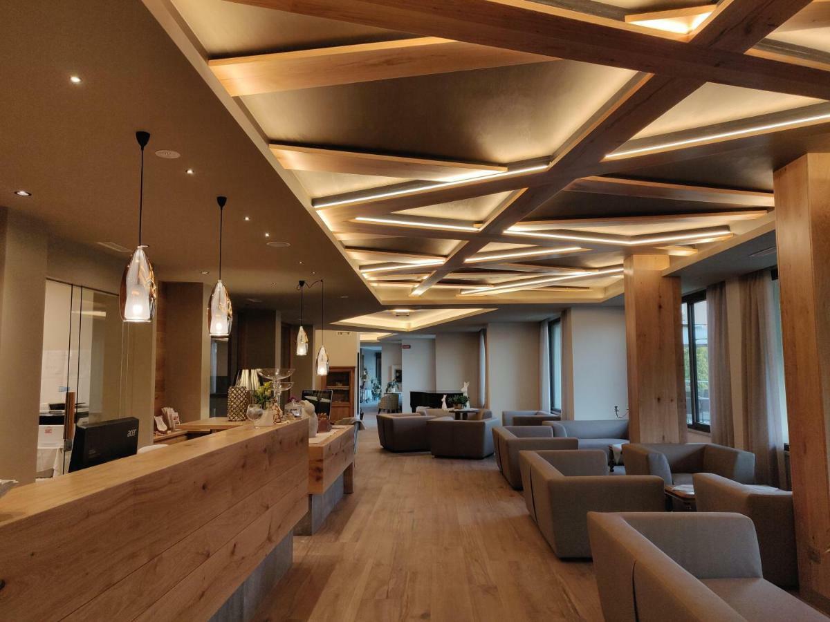Hotel Ambassador Levico Terme Bagian luar foto