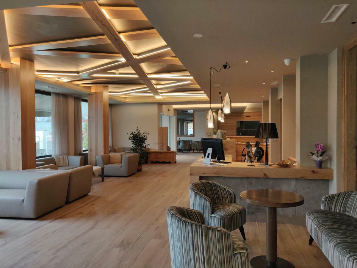 Hotel Ambassador Levico Terme Bagian luar foto